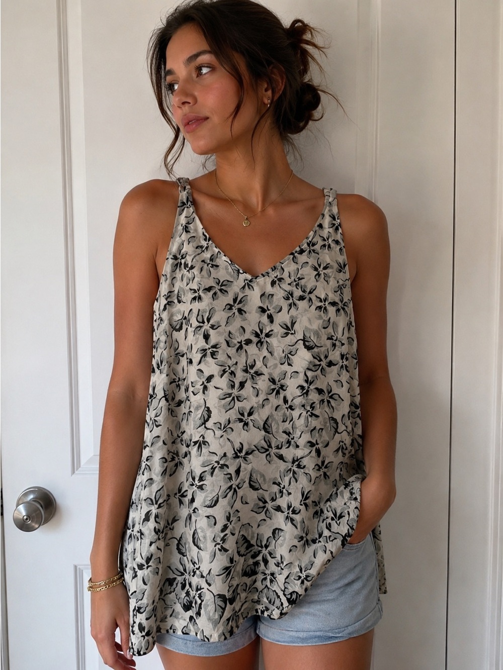 Cabi Terrace Cami Black & White Moody Floral Sleeveless Blouse Tank Top Style 52